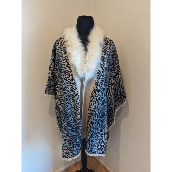 Northern Angel One Size Faux Fur Collared Shrug Poncho One Size - Picture 1 of 7